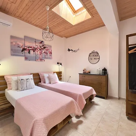 To Spitaki Neos Marmaras