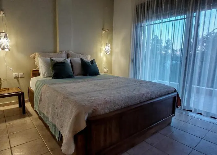 To Spitaki ネオス・マルマラス